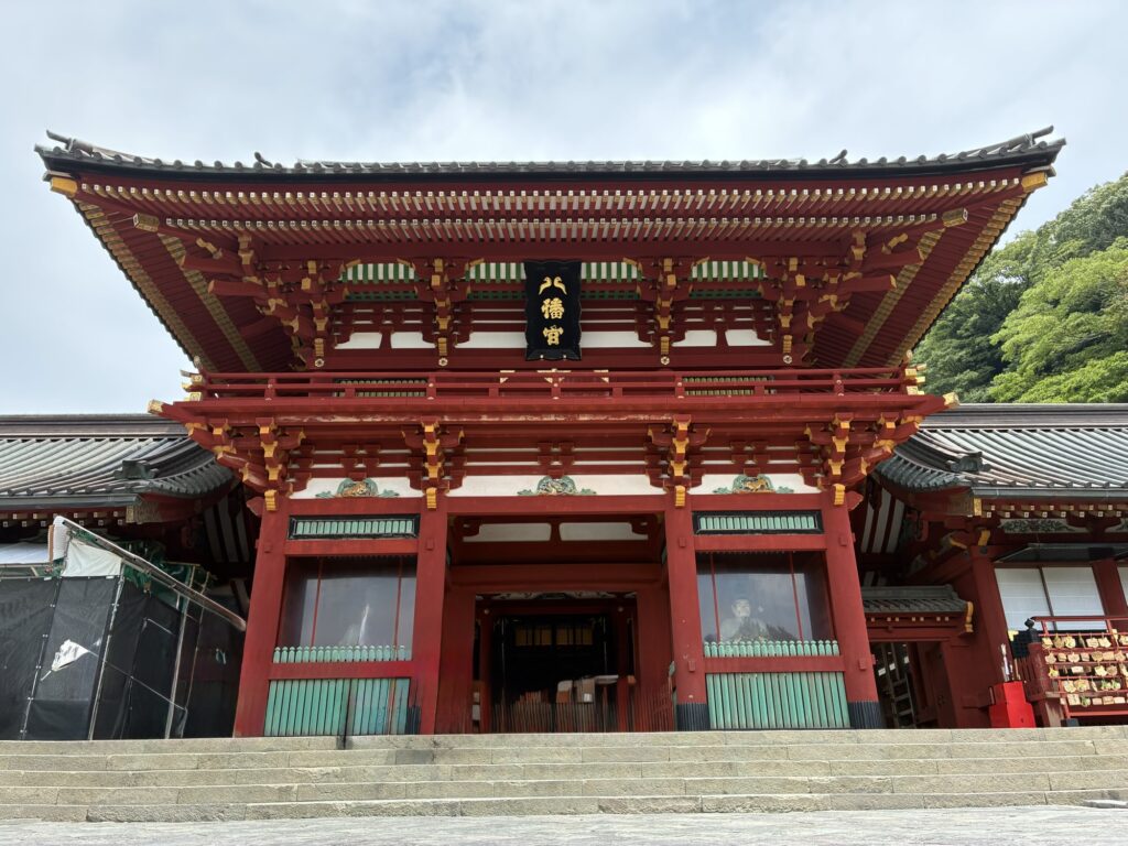 鶴岡八幡宮の格式ある社殿
