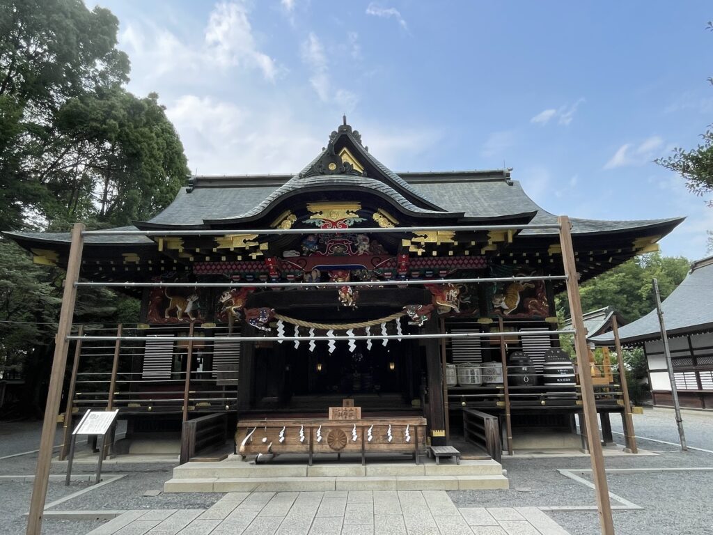 秩父神社の色鮮やかな社殿と彫刻